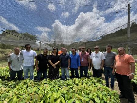 Prefeitura de Itagi apresenta viveiro de mudas de cacau a representantes de órgãos estaduais