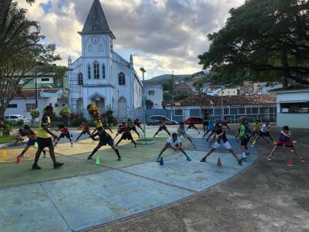 Projeto Meninos da Bola leva esporte e inclusão social à Praça São José Projeto Meninos da Bola leva esporte e inclusão social à Praça São José